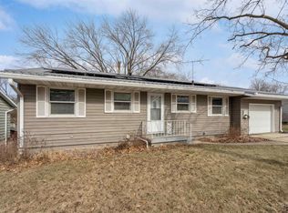 1712 Rainbow Dr, Waterloo, IA 50701