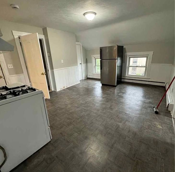 1st image of 31 Lincoln Ave Floor 1