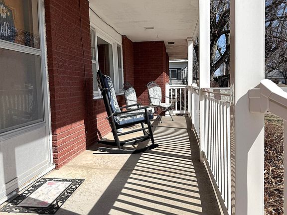 3rd image of 1140 E St