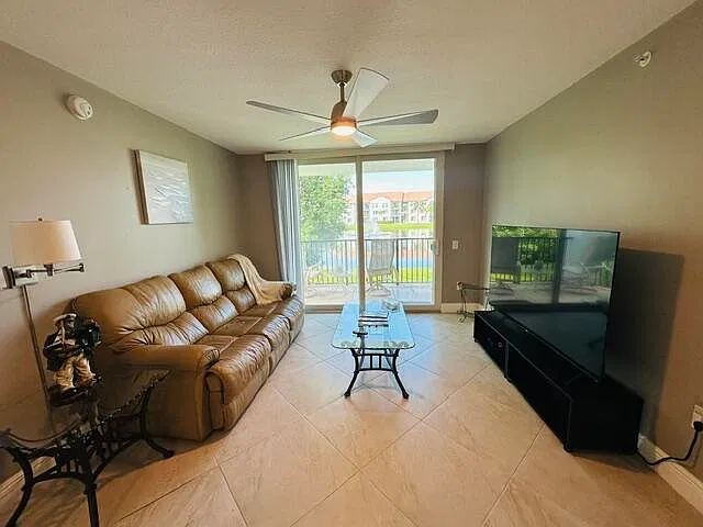 2 bed, 2.0 bath, 1008 sqft, $3,000 — Photo 1
