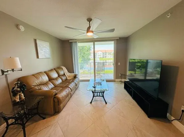 902 Villa Cir, Boynton Beach, FL 33435