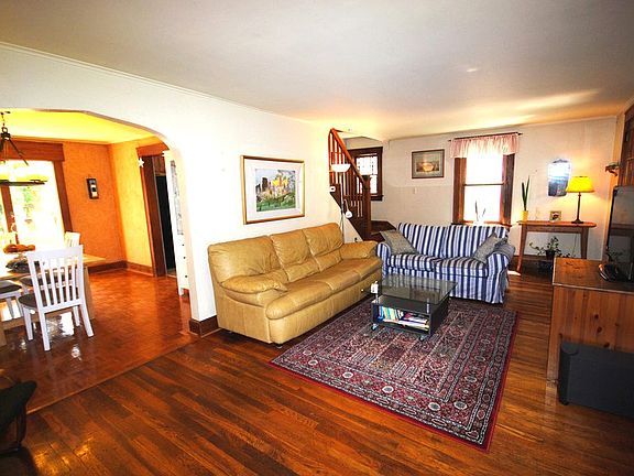 4th image of 34 Lowell Ave