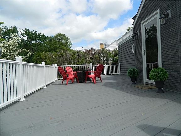3rd image of 928 Lillian Dr