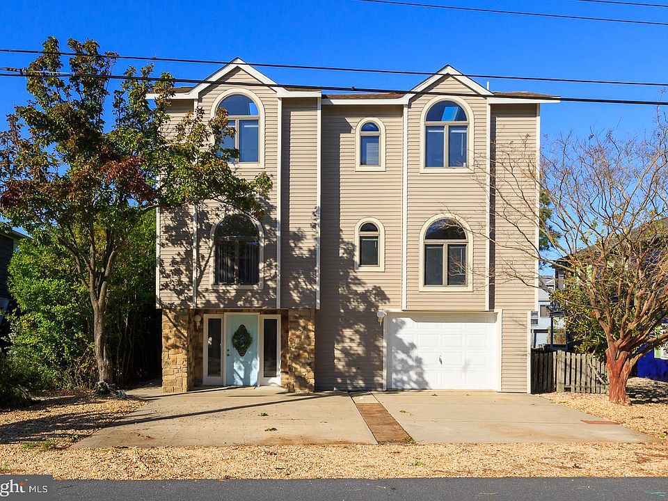 1st image of 211 Bayshore Dr
