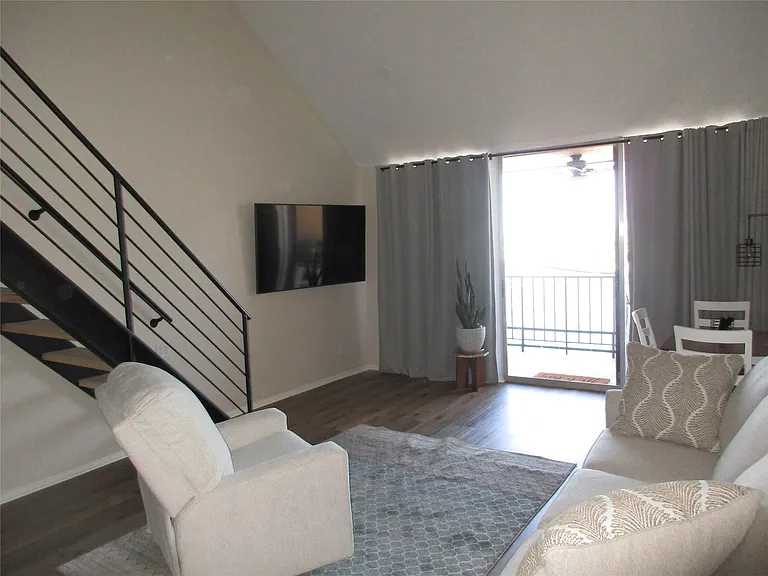 12600 Melville Dr #318B — Photo 8