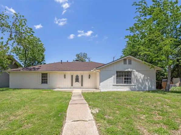2201 Barak Ln, Bryan, TX 77802