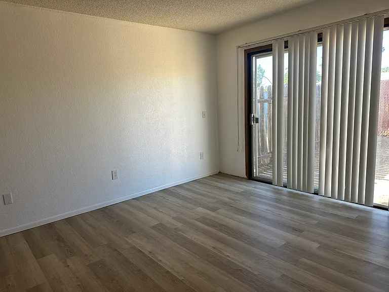 14723 Yucca St — Photo 4