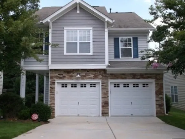 1541 Hammond Dr — Photo 1