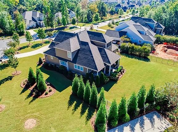 3rd image of 1180 Wessington Manor Ln