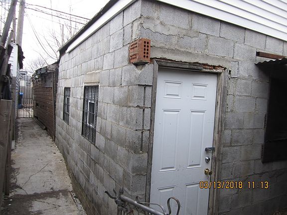 3rd image of 2736 S Sacramento Ave