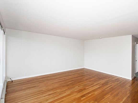 3rd image of 1920 Pacific Ave APT 4
