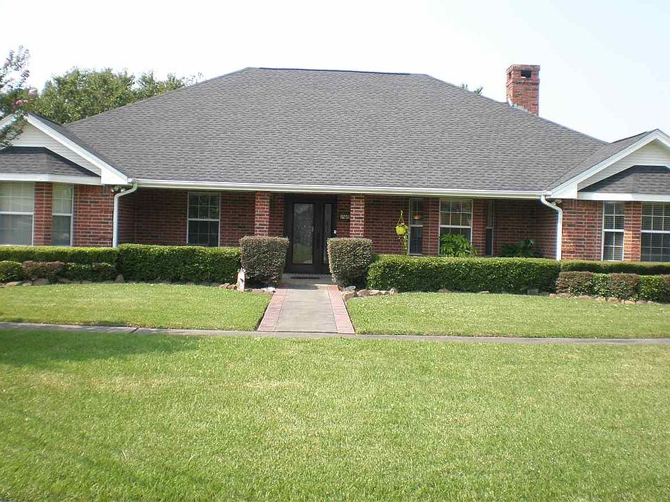 1st image of 2404 Pecan St