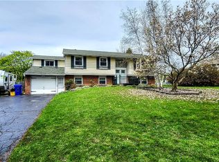 34 Shrubbery Ln, Rochester, NY 14624