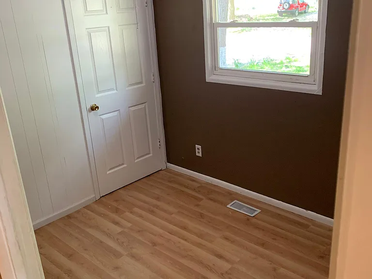 2417 E Elm St — Photo 5