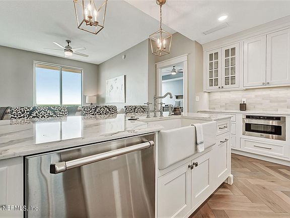 5th image of 1431 RIVERPLACE Boulevard #3106