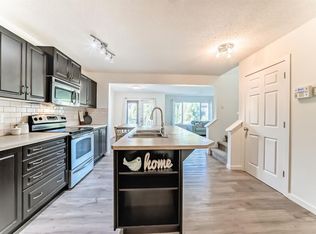 790 SE River Heights Cres, Cochrane, AB T4C 0J4