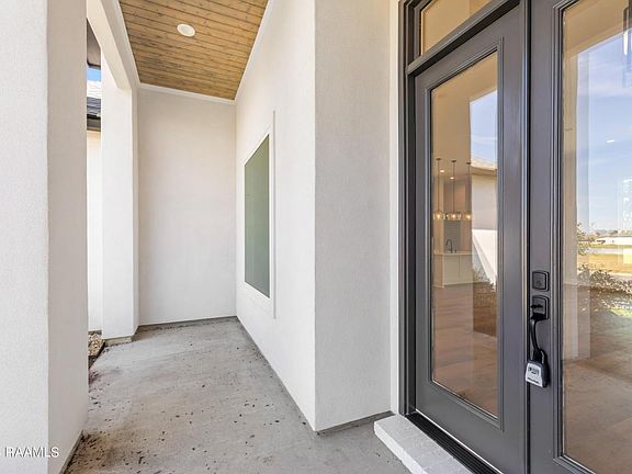 4th image of 304 Abercrombie Way