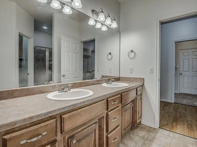 11409 NW 121st Pl — Photo 8