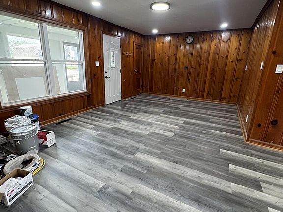 4th image of 316 W 3rd St