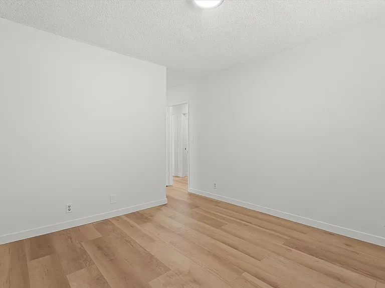 934 6th St #1 — Photo 15