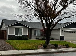 250 Oak Crest Way, Medford, OR