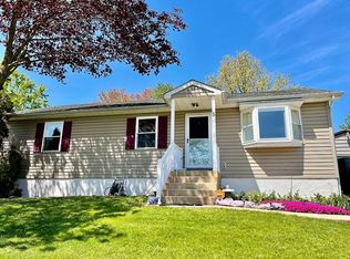 5 Aikens Ct, Newark, DE 19702