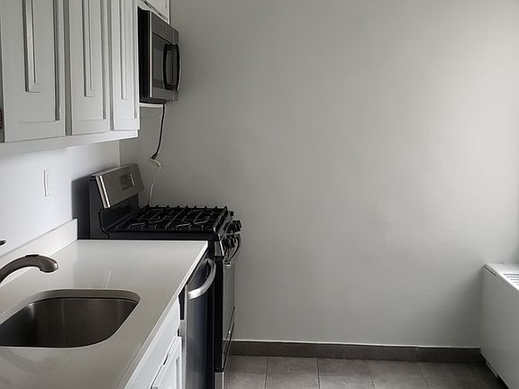 3rd image of 200 E 64th St APT 14C