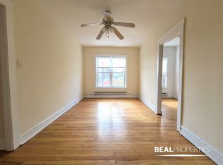 955 W Cornelia Ave APT 2C, Chicago, IL 60657