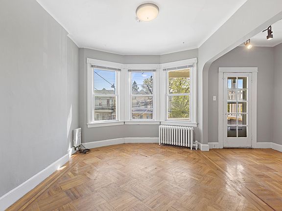 4th image of 86A Boyd Ave #2