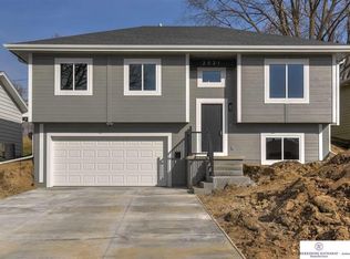 2521 S 49th Ave, Omaha, NE 68106