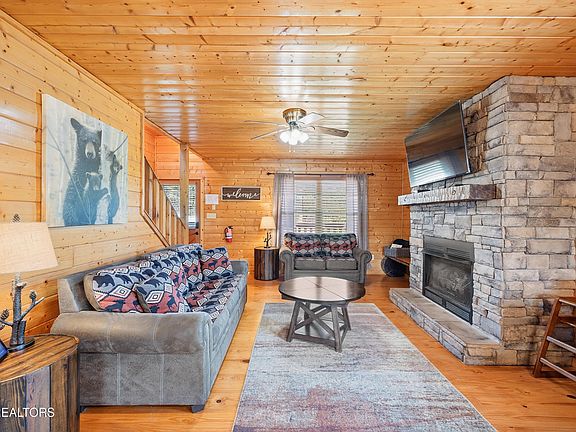 5th image of 339 Oak Lake Dr