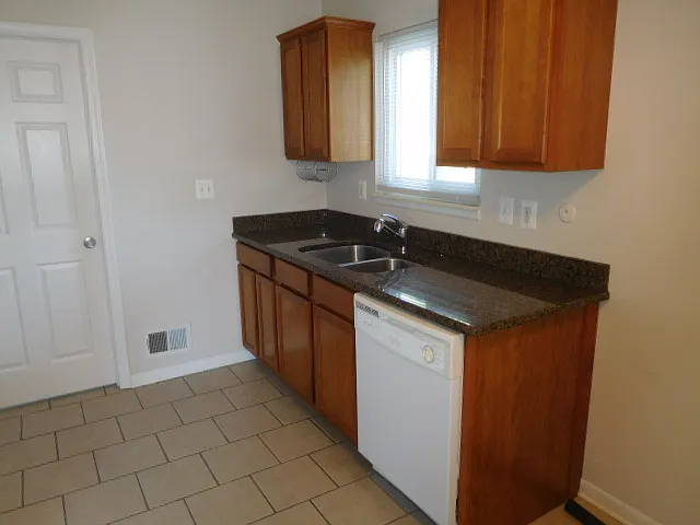 501 E Breckenridge St — Photo 9