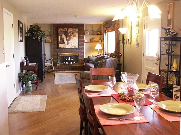Great Room w/Fireplace