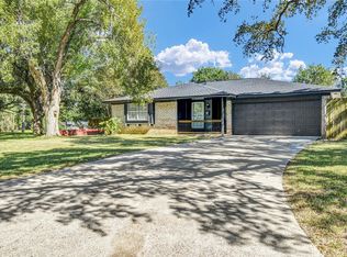 108 Crestview Dr, Hitchcock, TX 77563