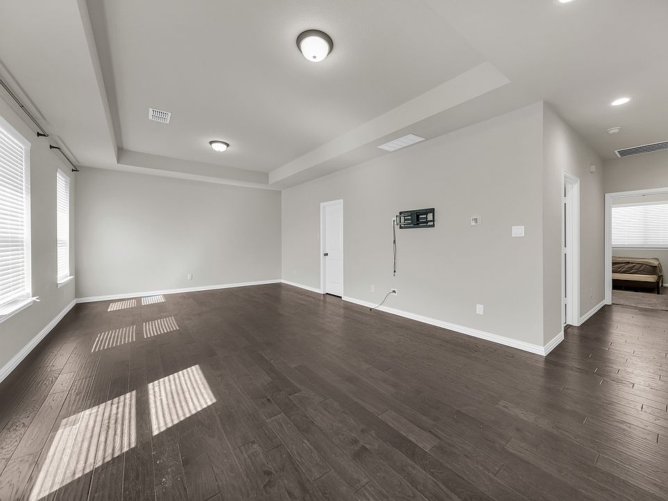 1st image of 15020A Belclaire Ave
