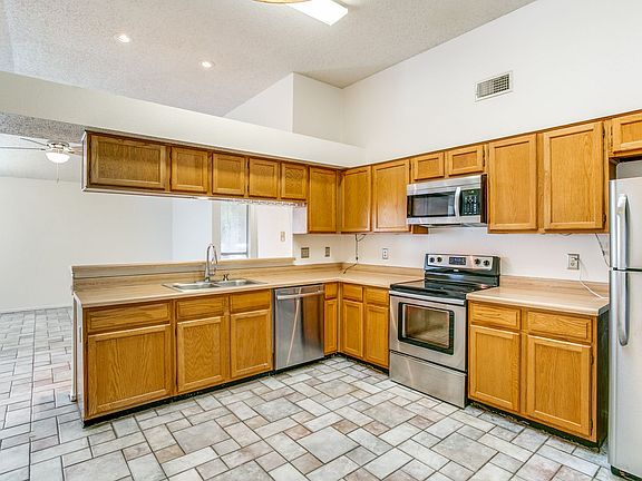 4th image of 535 Lee Dr