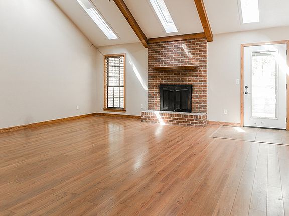 4th image of 115 Hillside Dr