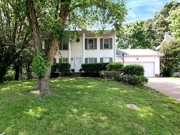 2nd image of 801 Parkview Ct