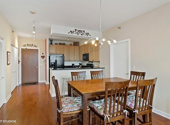 5th image of 1841 S Calumet Ave #Gu54