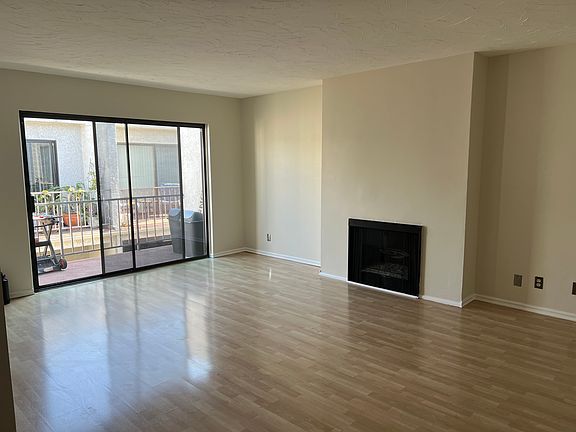 5th image of 4370 Troost Ave Unit 204