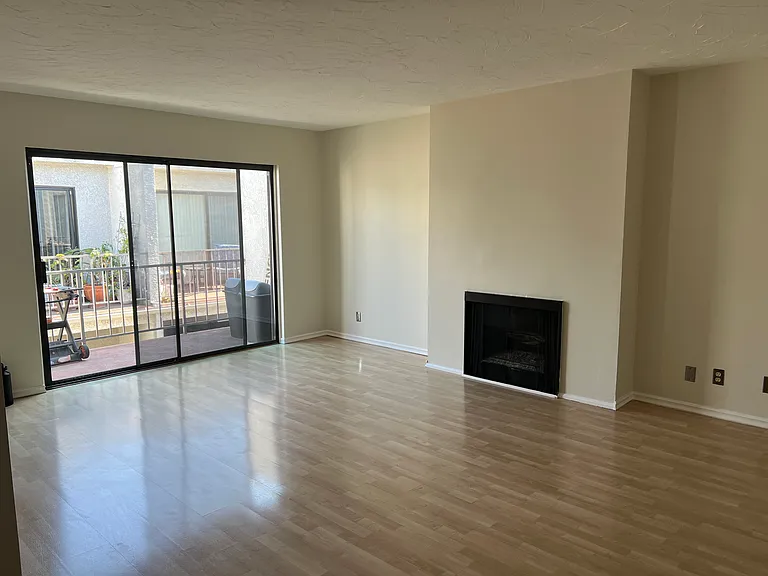 4370 Troost Ave #204 — Photo 5