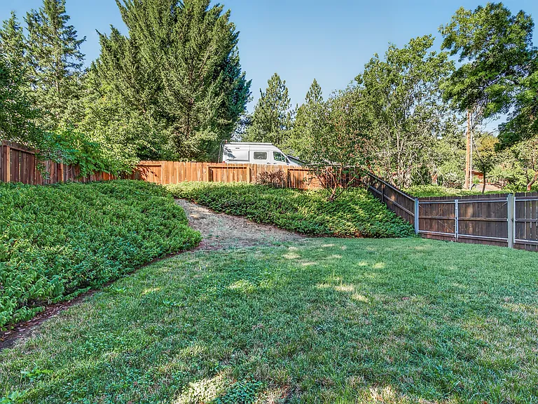 870 S Oregon St — Photo 20