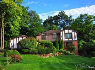 5740 Becker Dr, Rochester, MI 48306