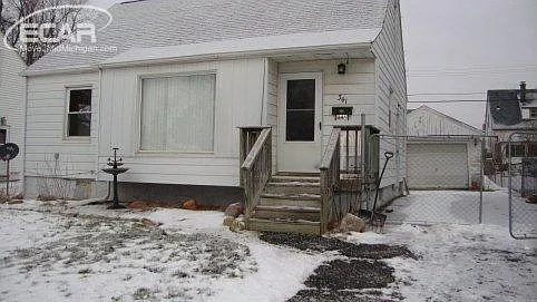 341 Burroughs Ave photo 1