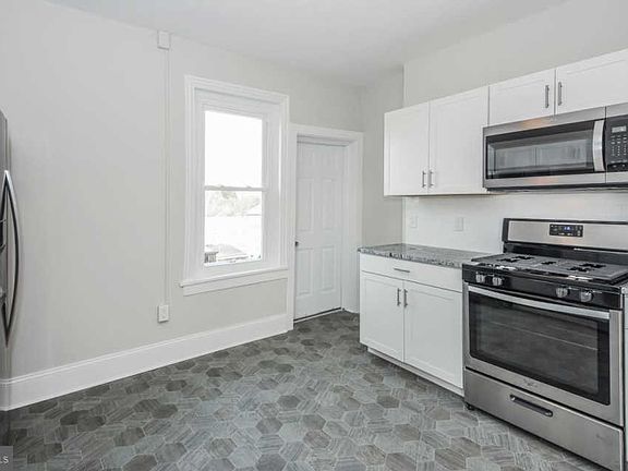 5th image of 245 Bridge St APT 3