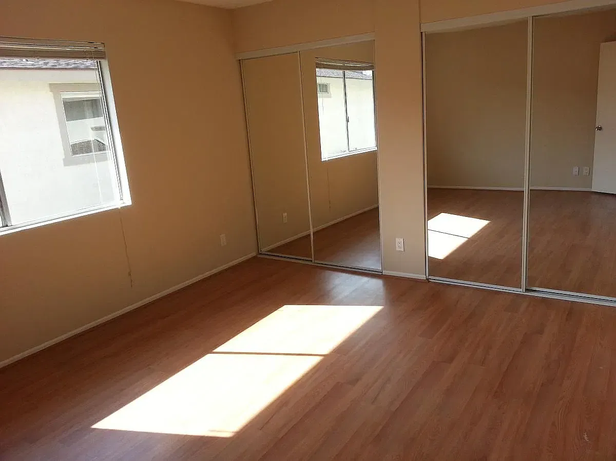3 bed, 1650 sqft, $3,320 — Photo 2