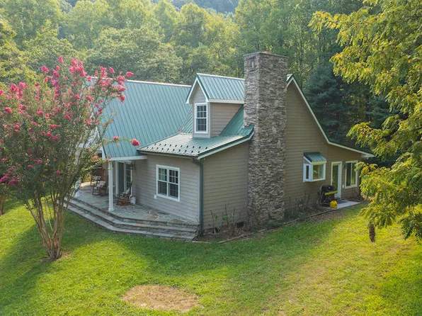 1423 N Fork Rd, Stuart, VA 24171