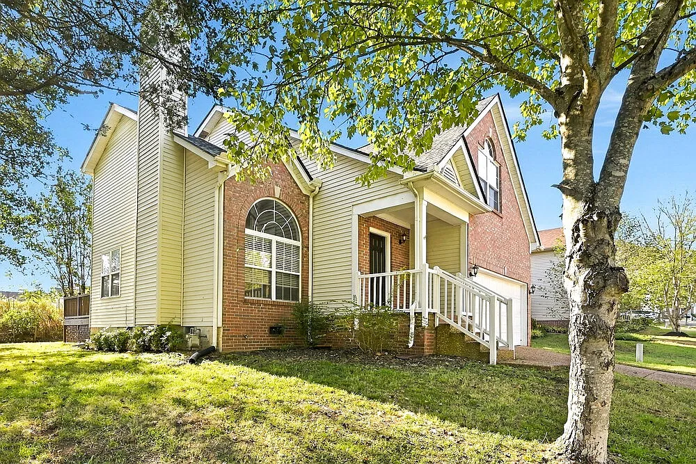 3 bed, 2.0 bath, 1768 sqft, $2,165 — Photo 4