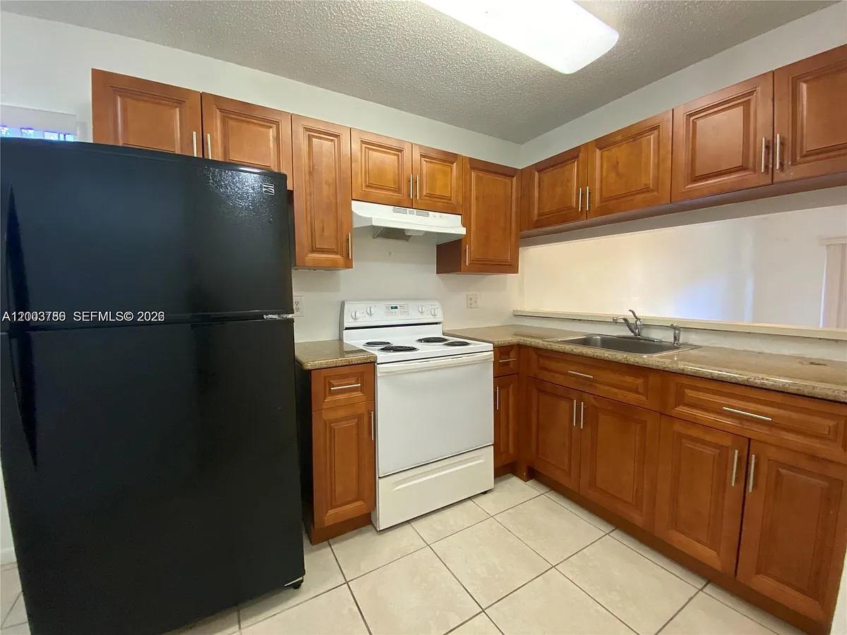 Building Photo - 4033 Lakeside Dr #4033
