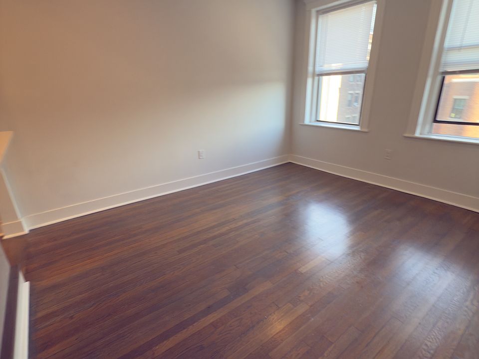 2nd image of 21 Peterborough St #25A